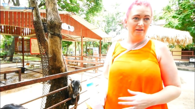 Jaimie at zoo - 10 days post op tummy tuck and liposuction Thailand